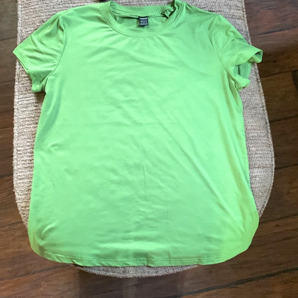 Men’s small tee